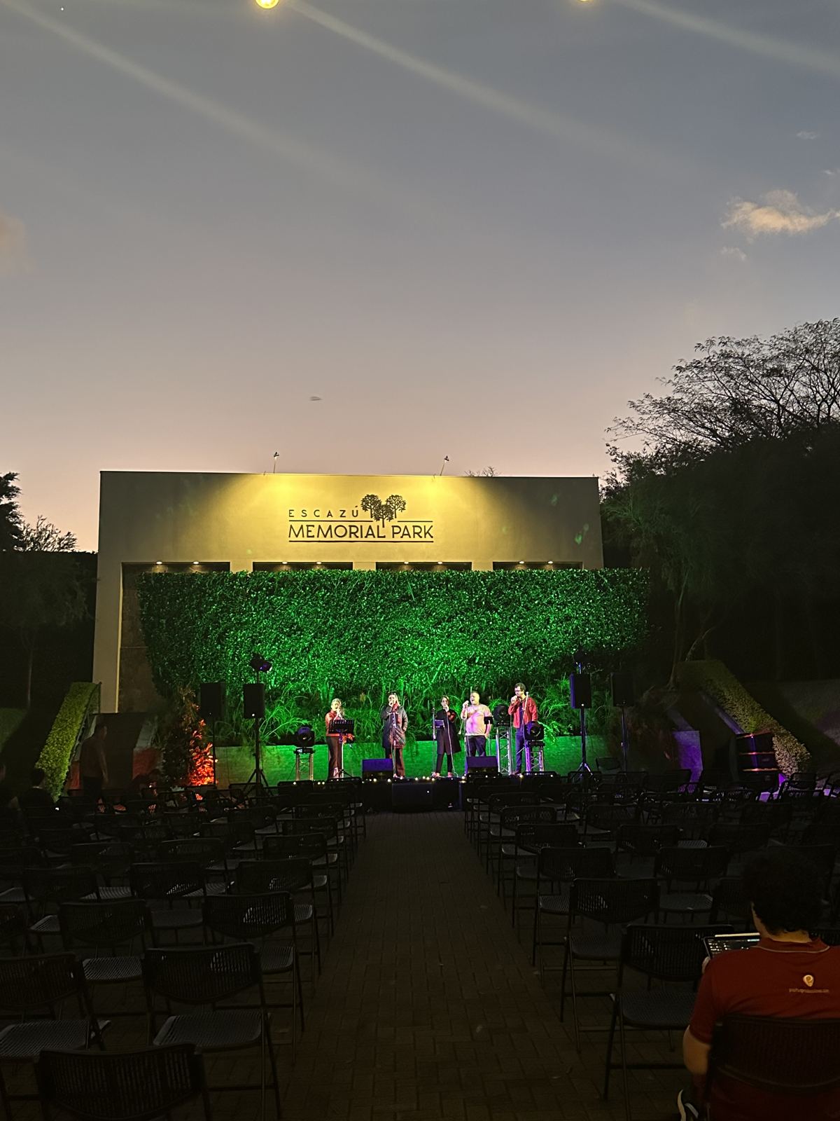 Evento nocturno en el escenario