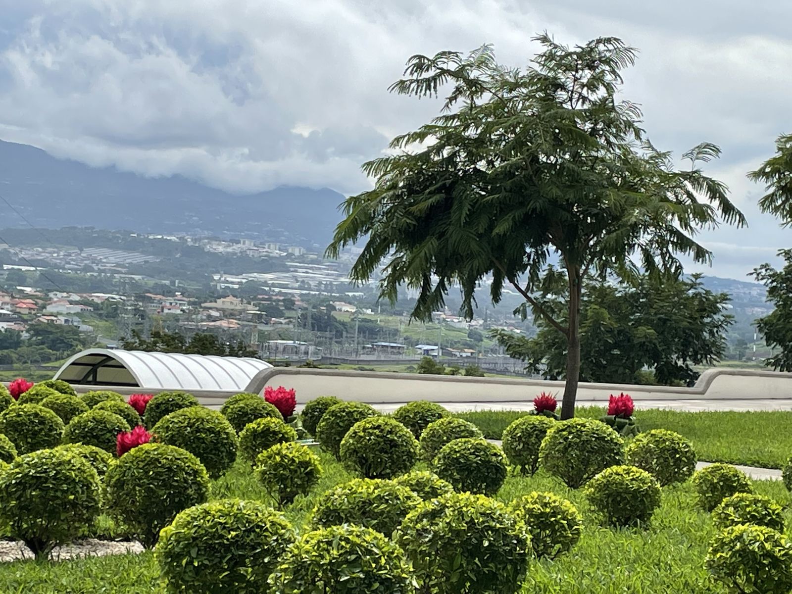 Jardines con vista al valle